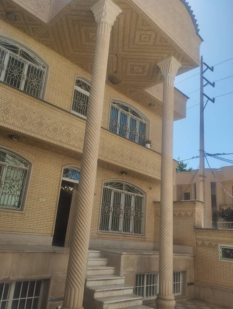 دبستان پسرانه استاد محمد بهمن بیگی
